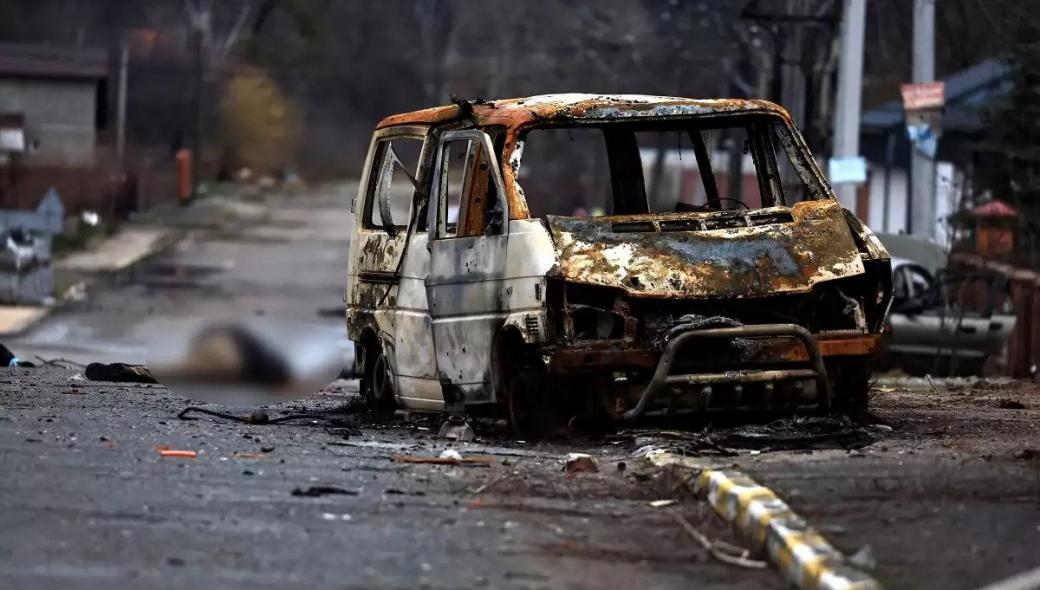 Βίντεο από την προβοκάτσια των Ουκρανών στην Μπούκα: «Νεκρός» ξαφνικά αναστήθηκε!